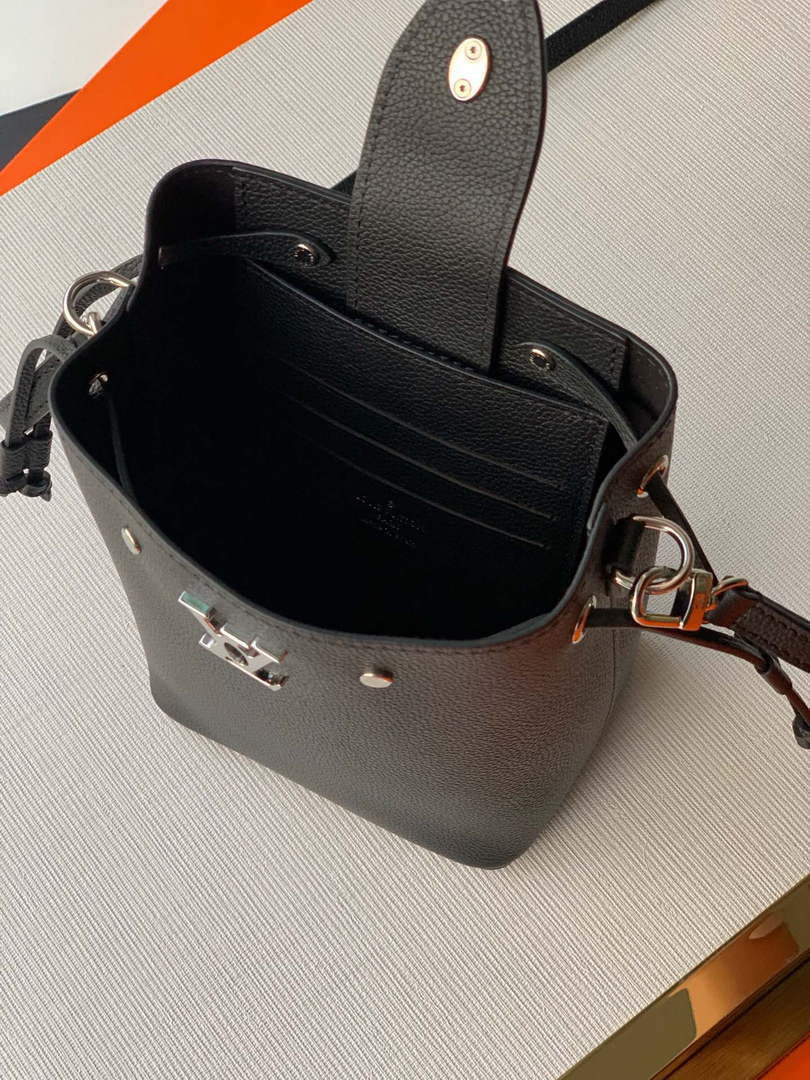 Louis Vuitton M68709 Nano Lockme Bucket Black - 13.5 x 16 x 10 cm / Black - View 8