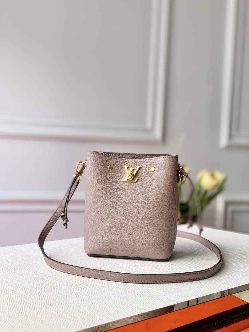 Louis Vuitton M68709 Nano Lockme Bucket light pink