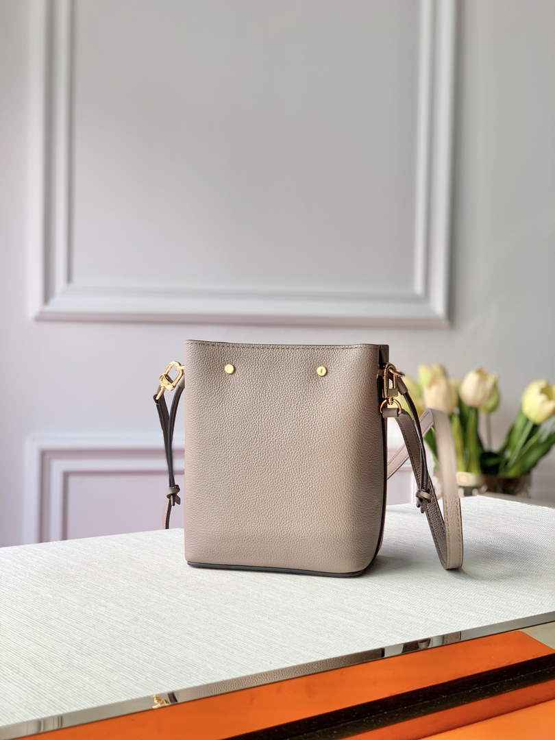 Louis Vuitton M68709 Nano Lockme Bucket light pink