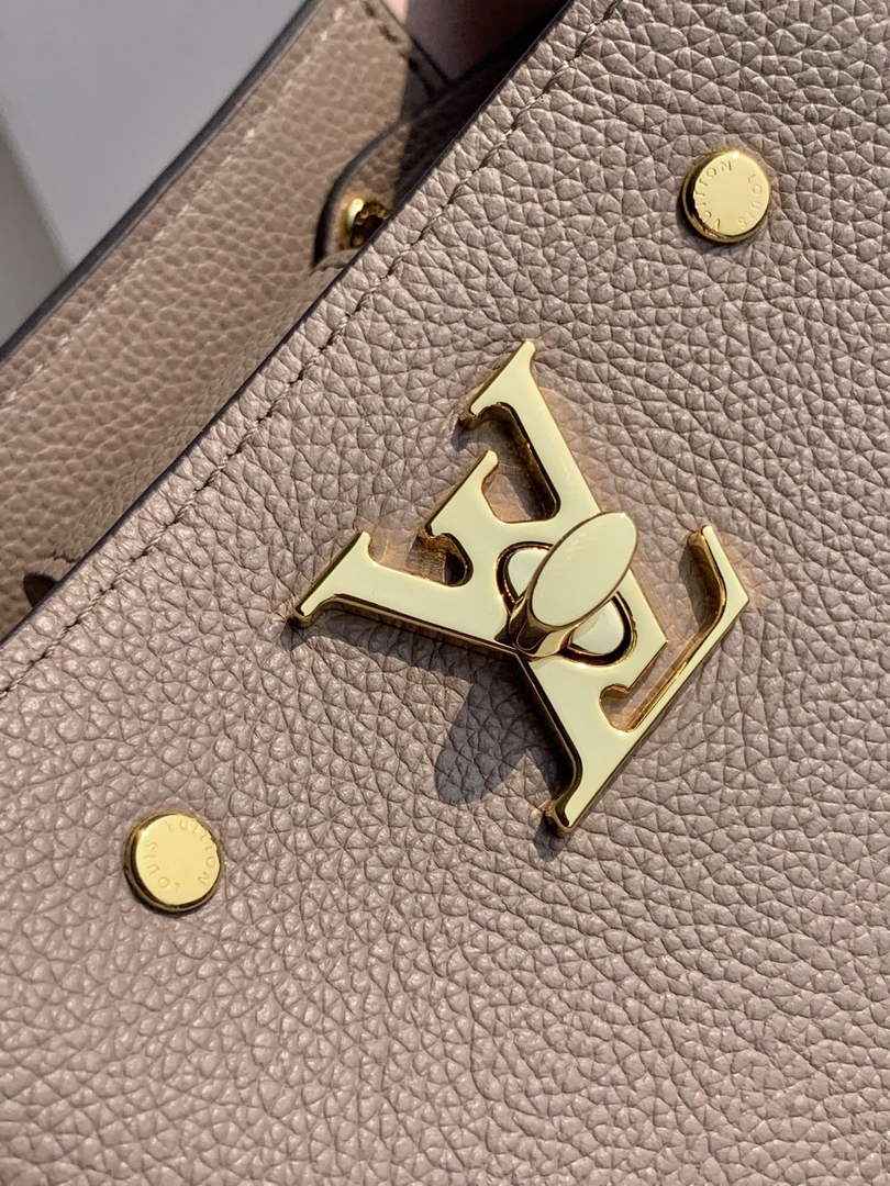 Louis Vuitton M68709 Nano Lockme Bucket light pink