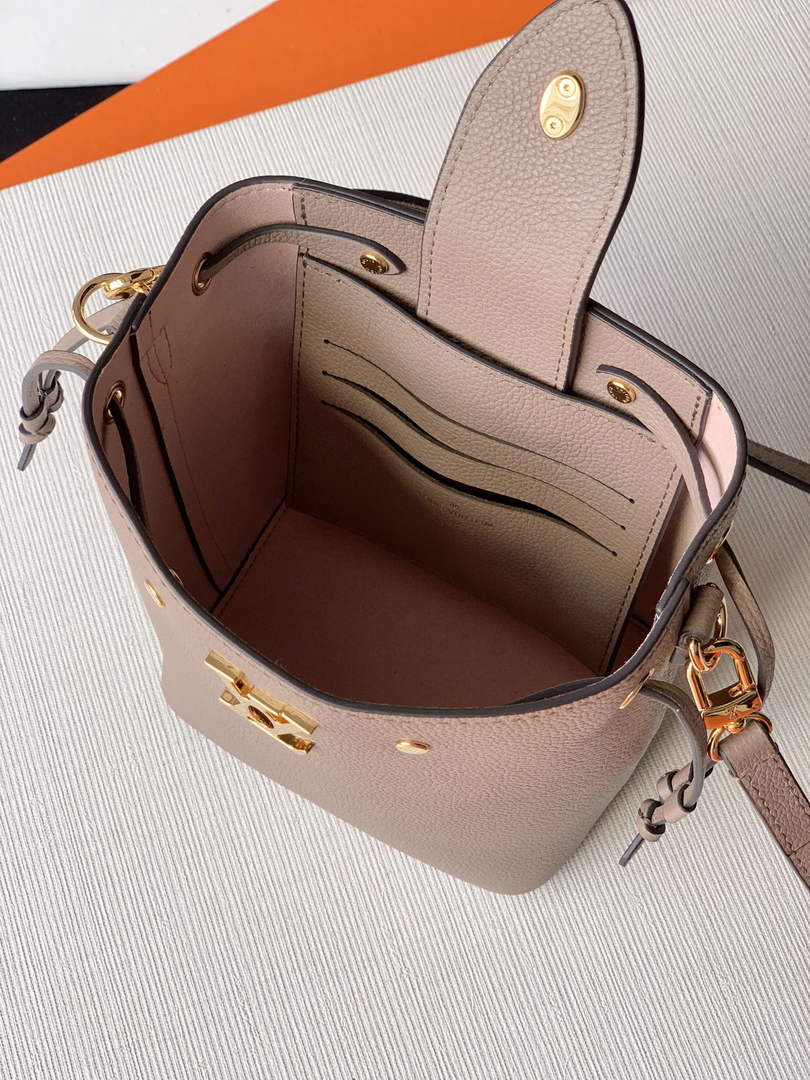 Louis Vuitton M68709 Nano Lockme Bucket light pink - 13.5 x 16 x 10 cm / light pink - View 8