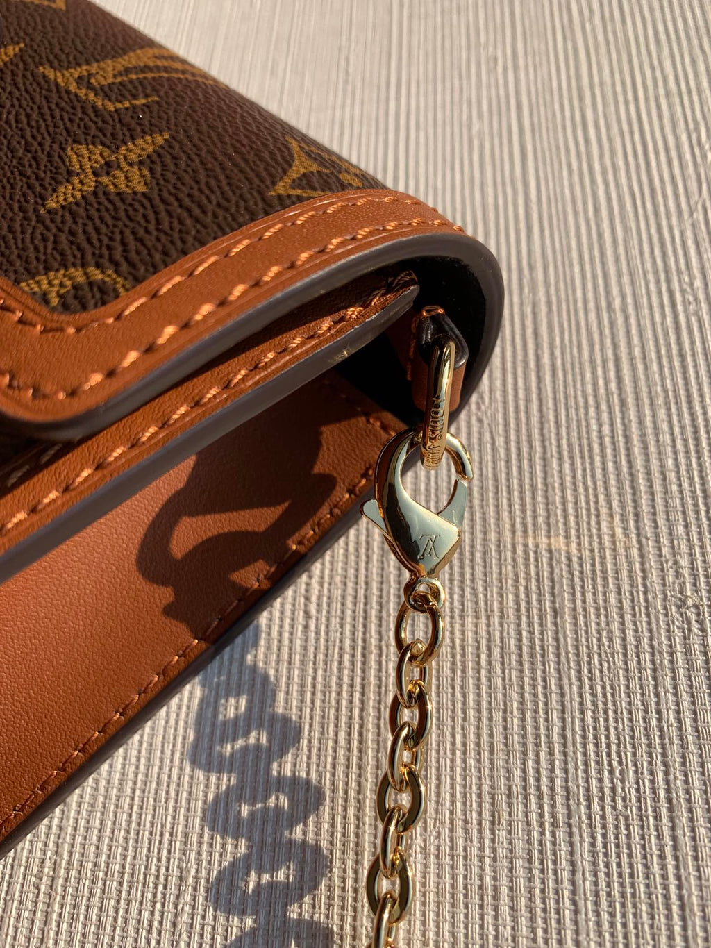 Louis Vuitton M68746 Dauphine Chain Wallet monogram - 18.5 x 12 x 5 cm / Monogram / Calf-leather trim - View 5