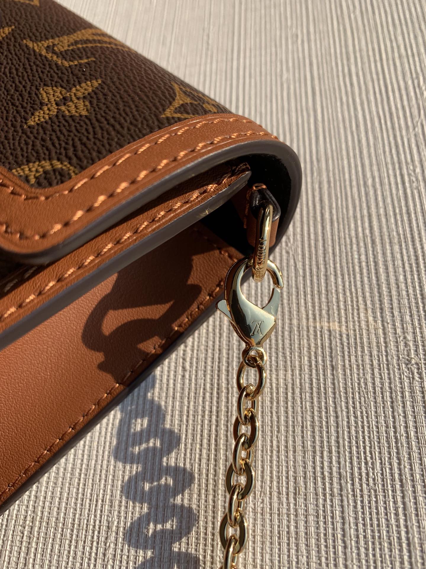 Louis Vuitton M68746 Dauphine Chain Wallet monogram - 18.5 x 12 x 5 cm / Monogram / Calf-leather trim - View 5