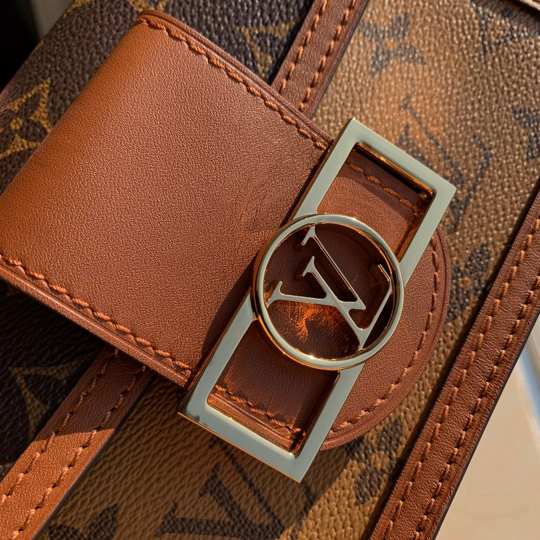 Louis Vuitton M68746 Dauphine Chain Wallet monogram - 18.5 x 12 x 5 cm / Monogram / Calf-leather trim - View 6