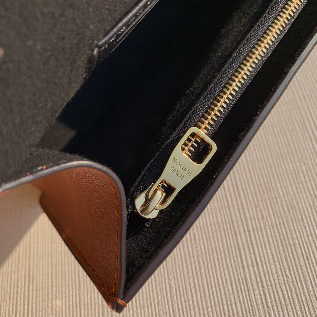 Louis Vuitton M68746 Dauphine Chain Wallet monogram - 18.5 x 12 x 5 cm / Monogram / Calf-leather trim - View 7
