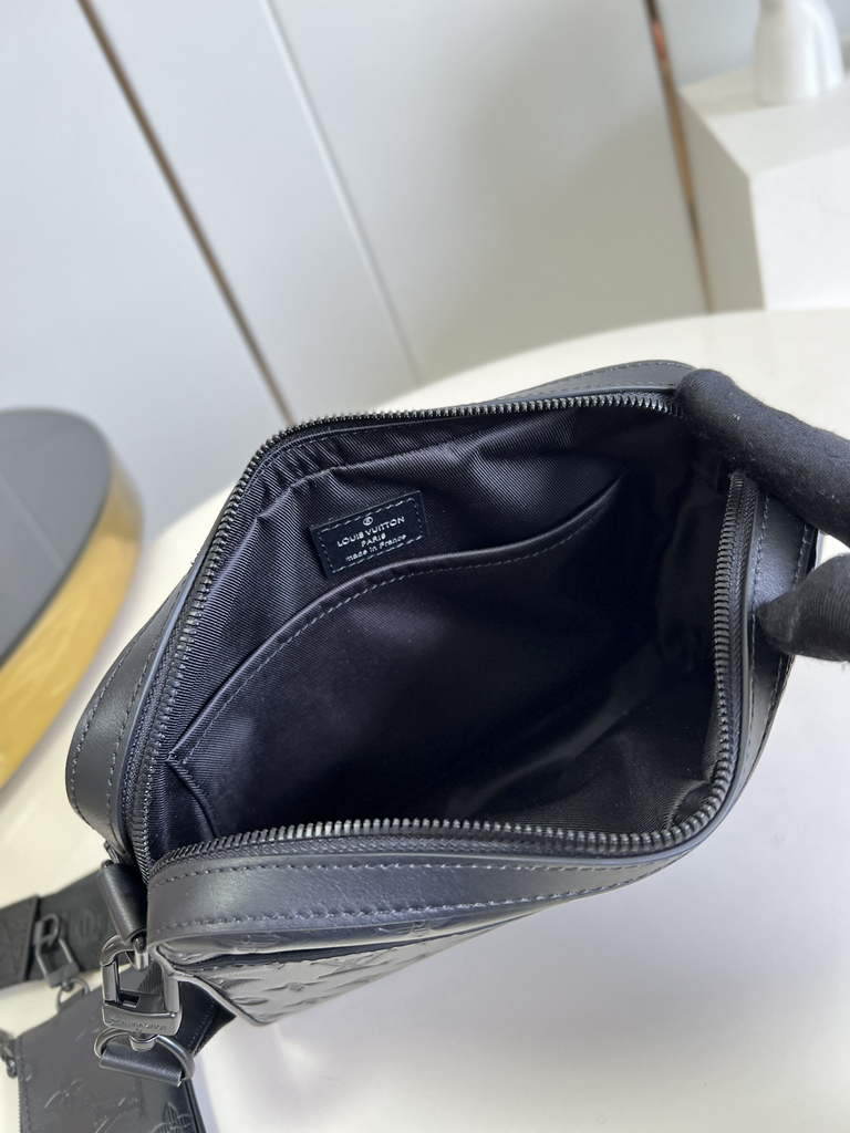 Louis Vuitton M69827 Duo Messenger Monogram Shadow Leather Black