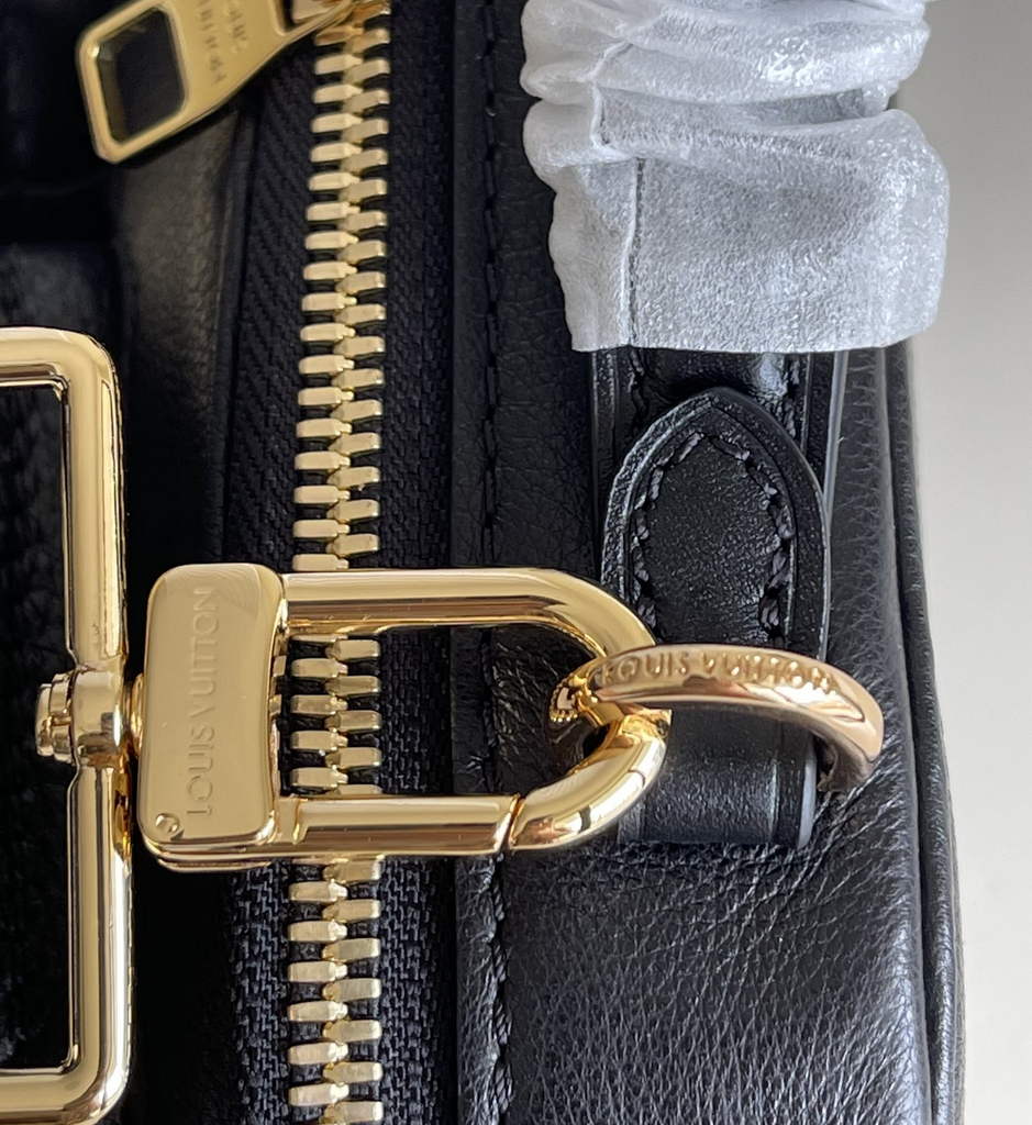 Louis Vuitton M80450 Utility Crossbody Calfskin Leather Black - Default Title - View 6