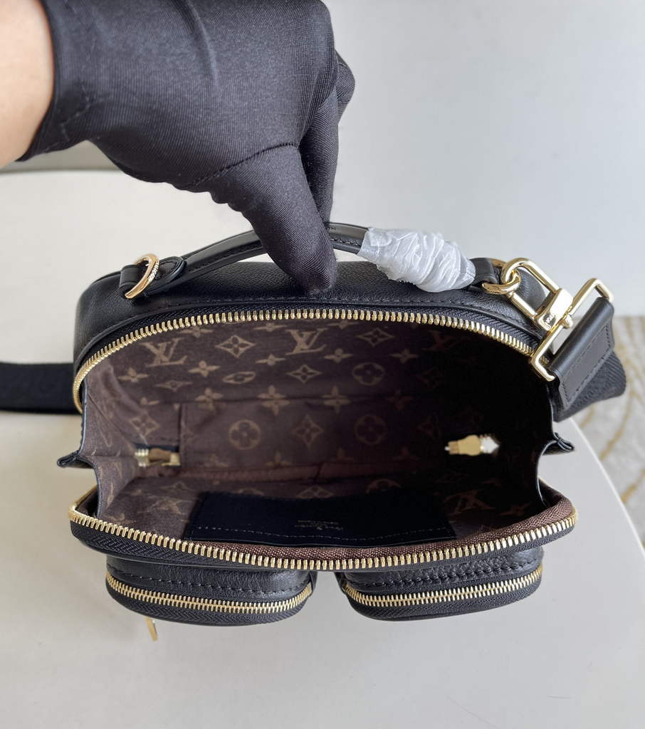 Louis Vuitton M80450 Utility Crossbody Calfskin Leather Black - Default Title - View 8