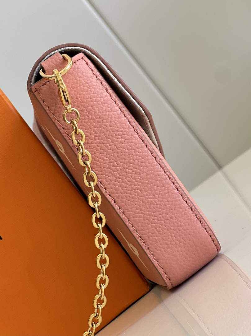Louis Vuitton M80482 Félicie Pochette Leather Pink