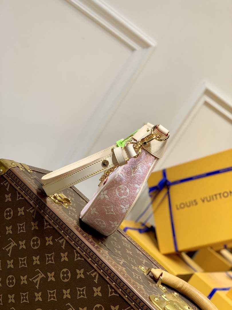 Louis Vuitton M81484 Loop Pink