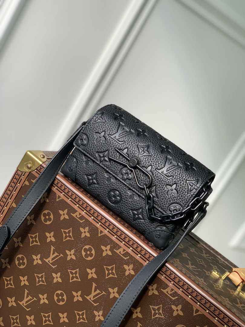 Louis Vuitton M81746 Steamer Wearable Wallet Black leather