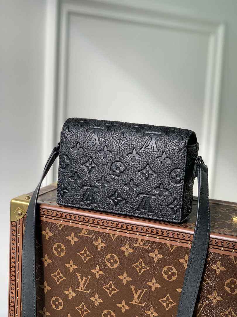 Louis Vuitton M81746 Steamer Wearable Wallet Black leather