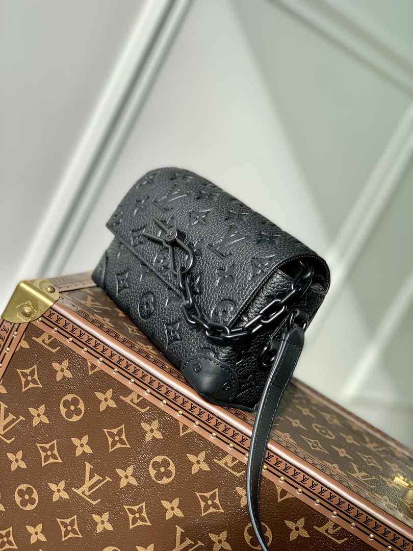 Louis Vuitton M81746 Steamer Wearable Wallet Black leather