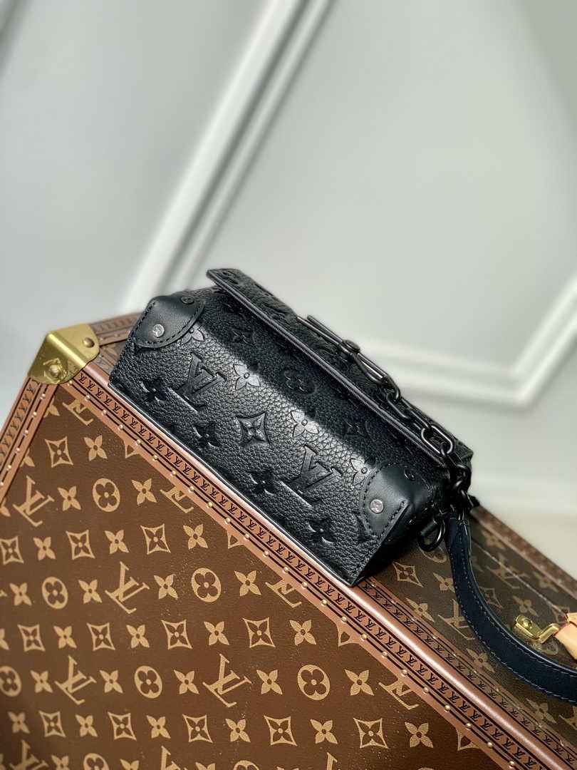 Louis Vuitton M81746 Steamer Wearable Wallet Black leather