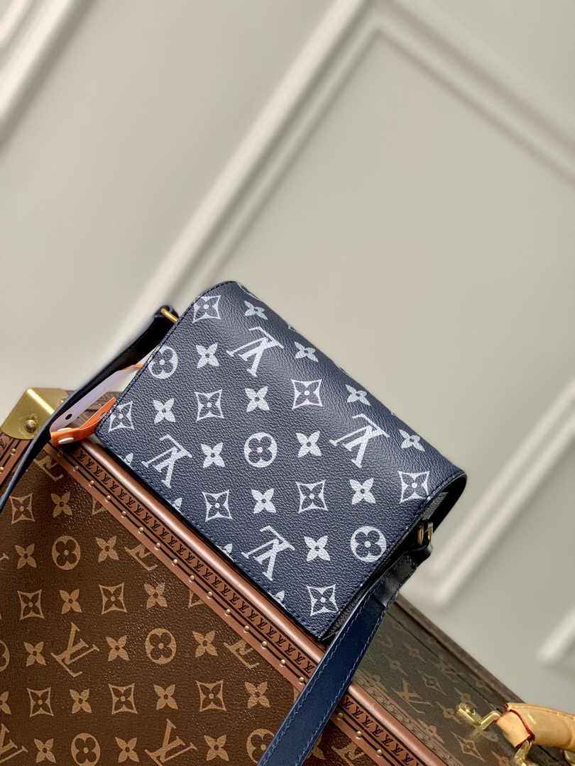 Louis Vuitton M81783 Steamer Wearable Wallet Blue