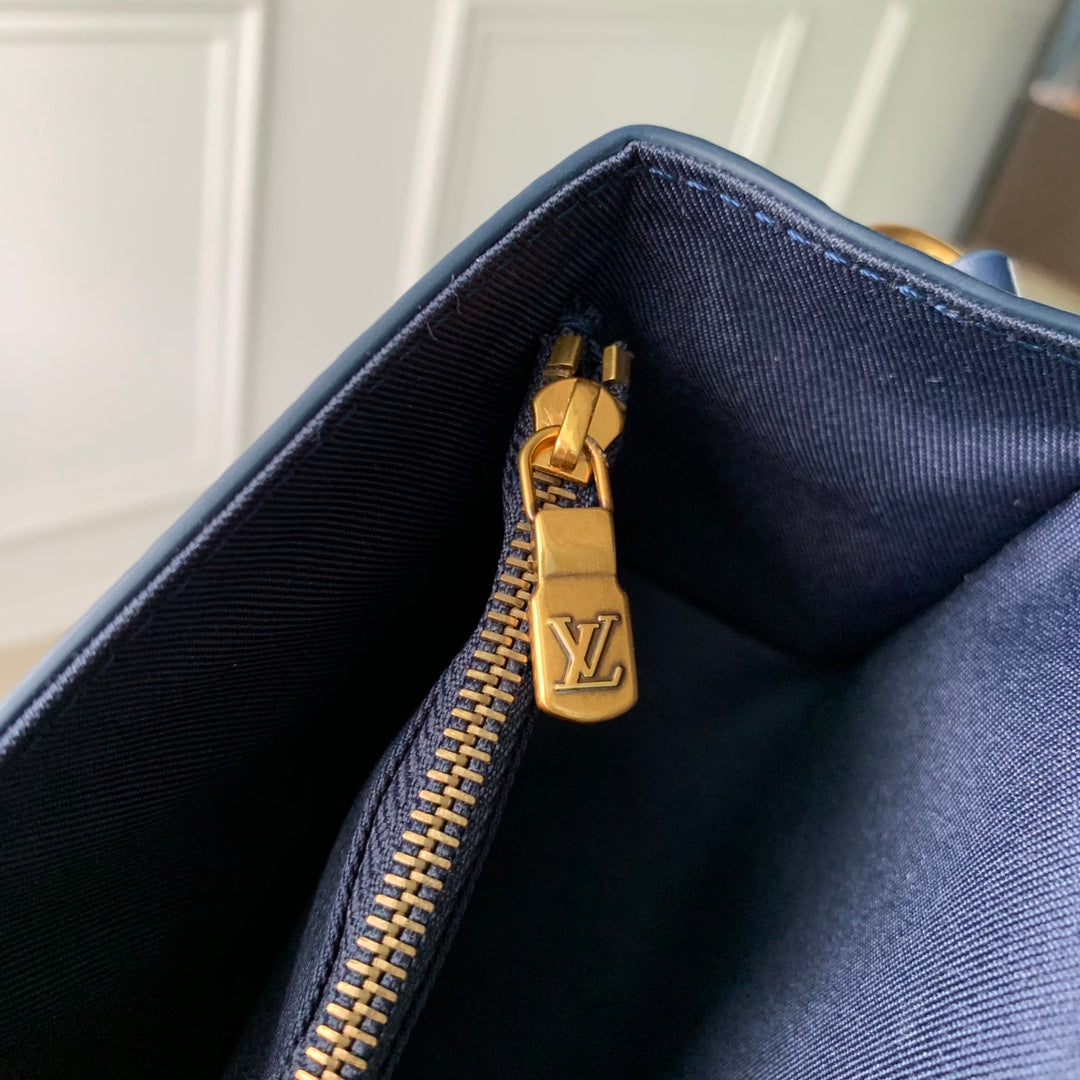 Louis Vuitton M81783 Steamer Wearable Wallet Blue
