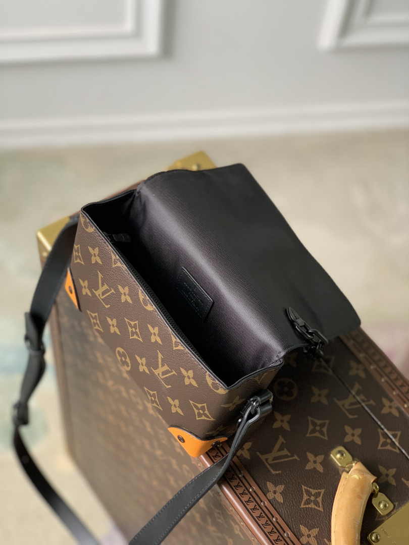 Louis Vuitton M82534 Steamer Wearable Wallet Monogram Canvas