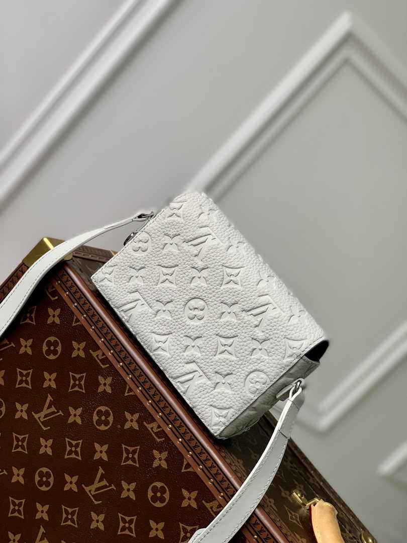 Louis Vuitton M82571 Steamer Wearable Wallet Beige Leather