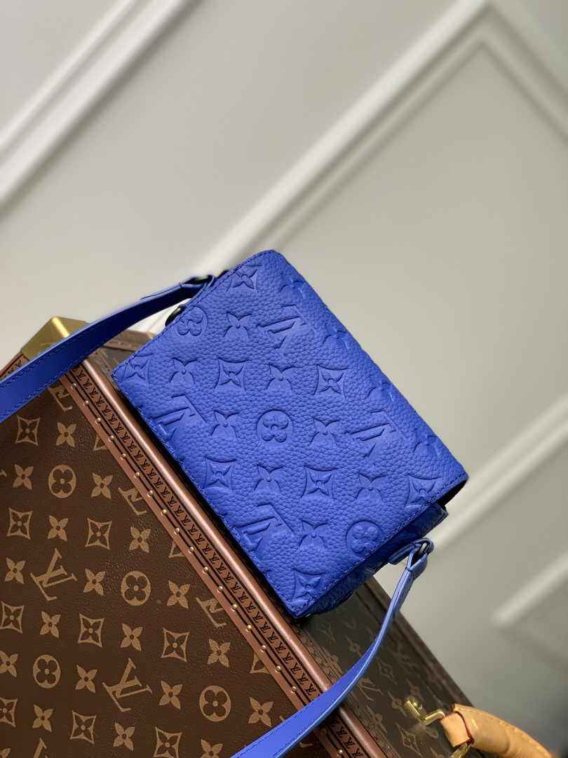 Louis Vuitton M82571 Steamer Wearable Wallet Blue Leather
