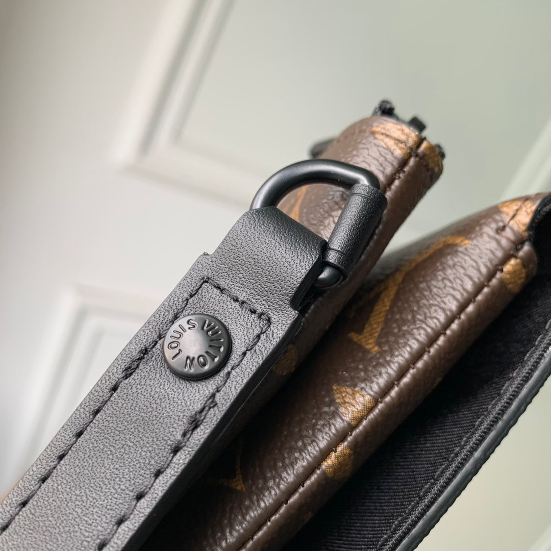 Louis Vuitton M82598 Pochette S-Lock Monogram Canvas