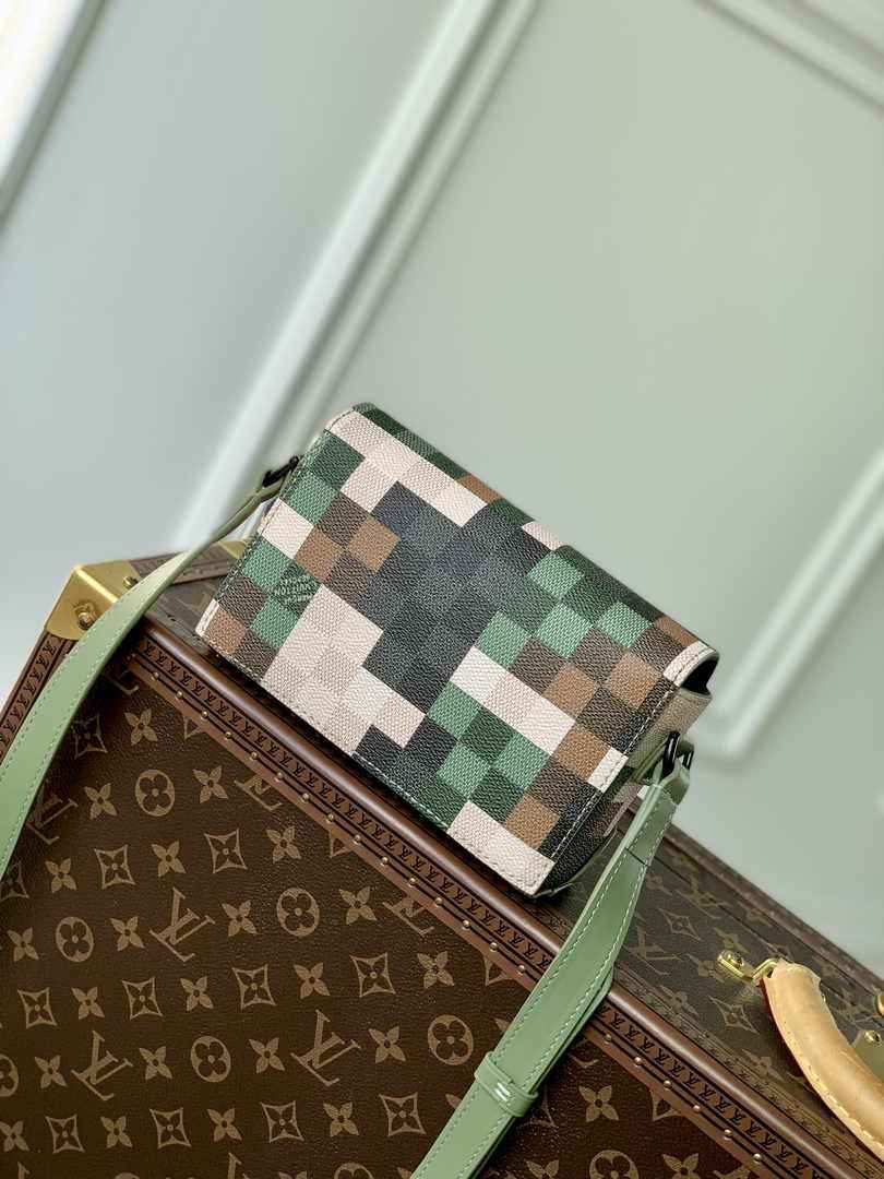 Louis Vuitton M83172 Steamer Wearable Wallet Green