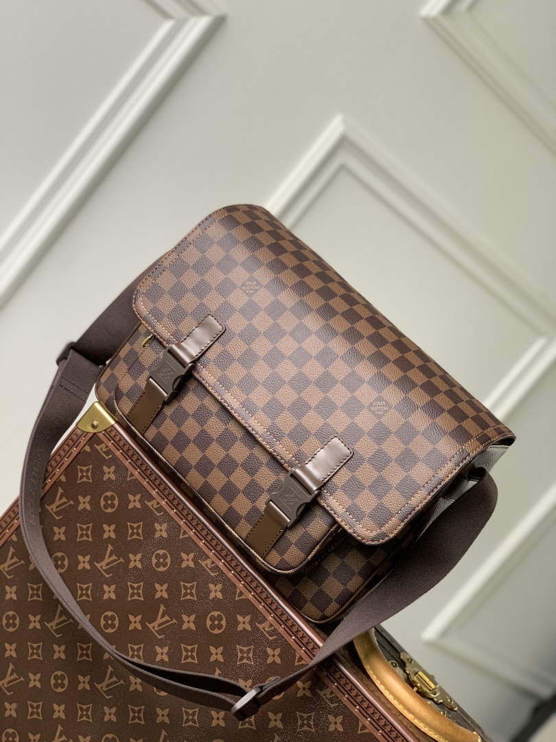 Louis Vuitton Messenger Bag N51125