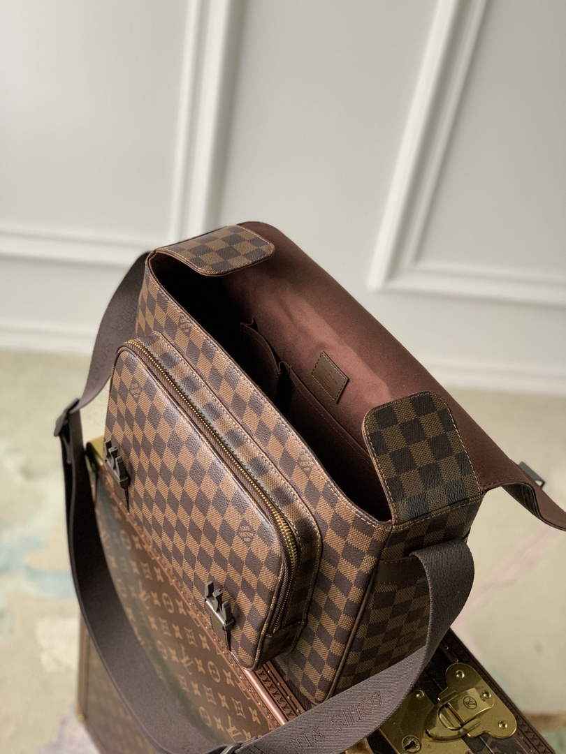 Louis Vuitton Messenger Bag N51125