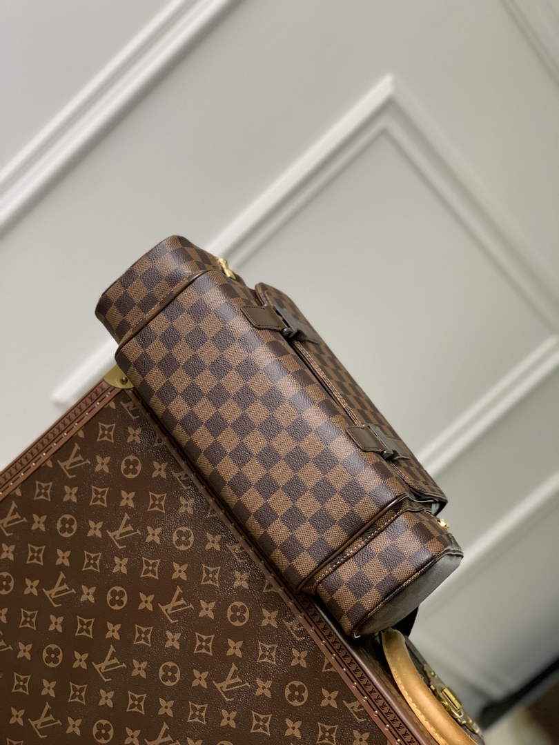 Louis Vuitton Messenger Bag N51126