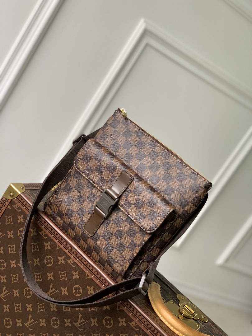 Louis Vuitton Messenger Bag N51127