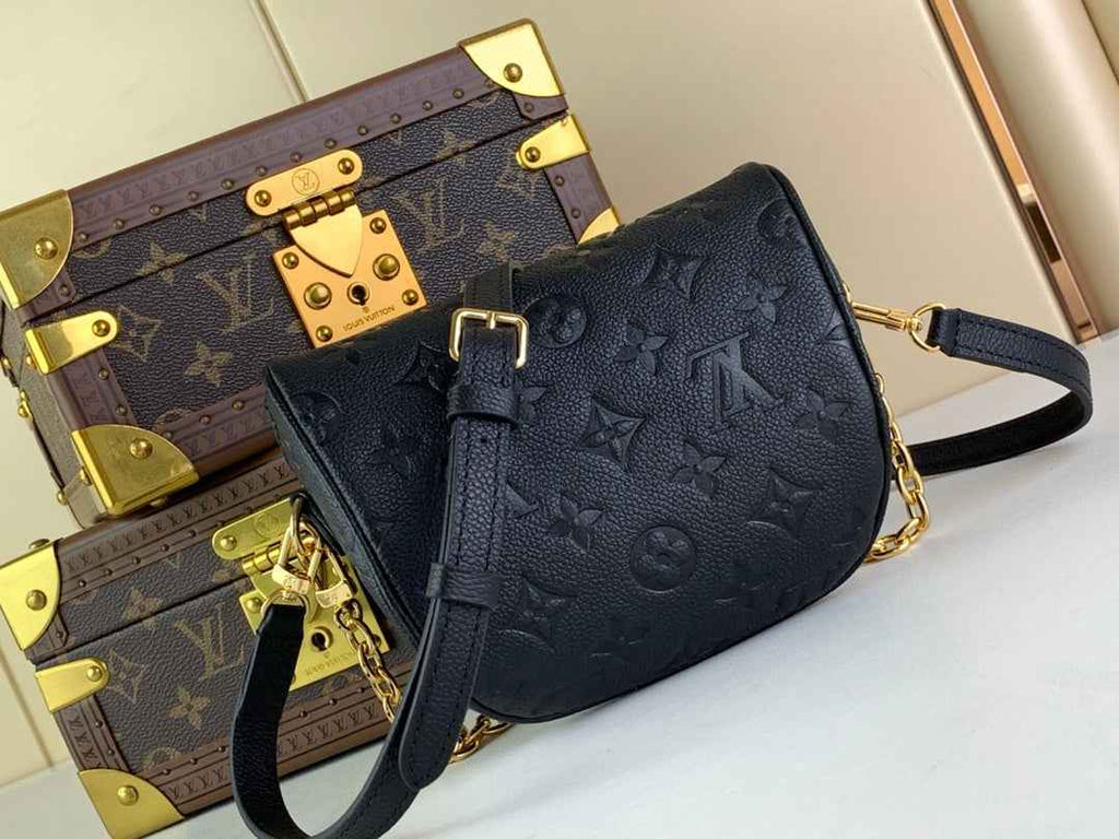 Louis Vuitton Mini Bumbag M46917 Gradient Black leather