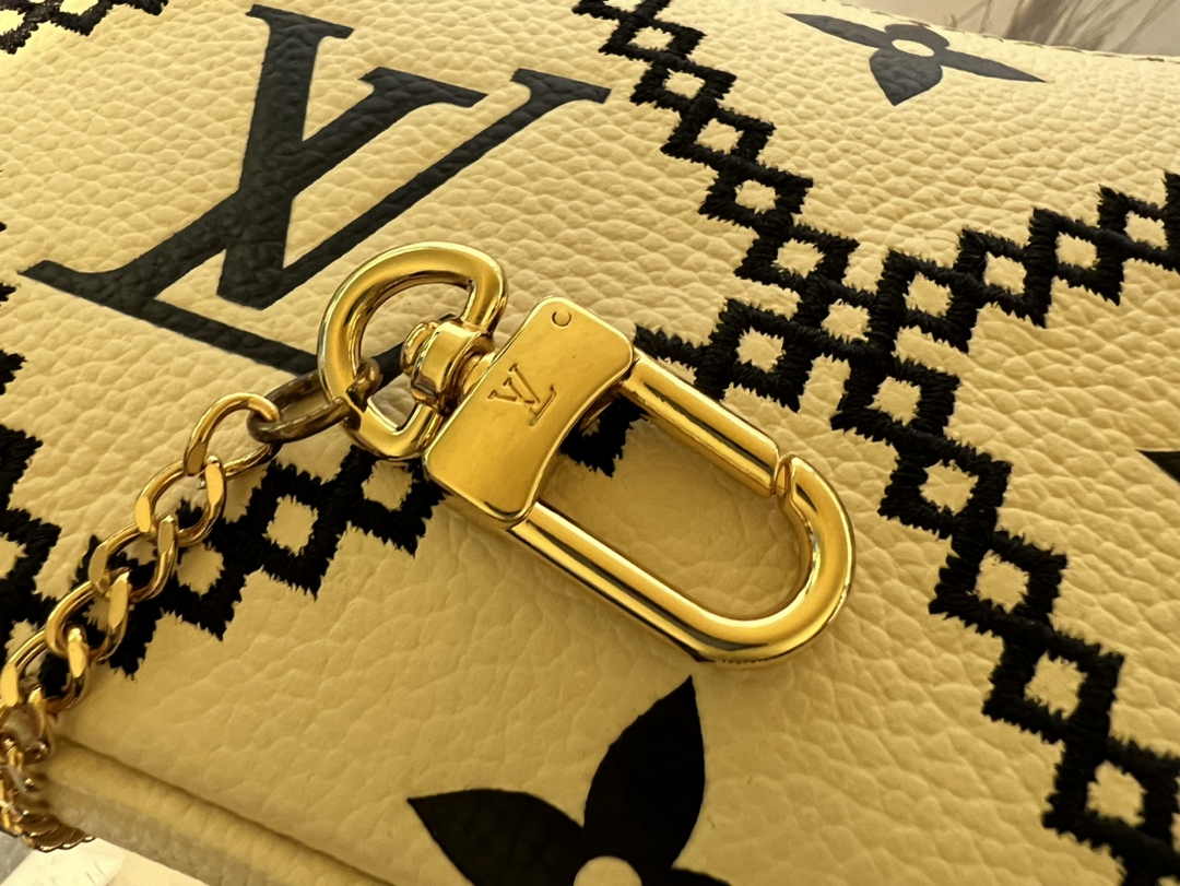 Louis Vuitton Mini Pochette Accessoires M81140 White Leather - Default Title - View 7