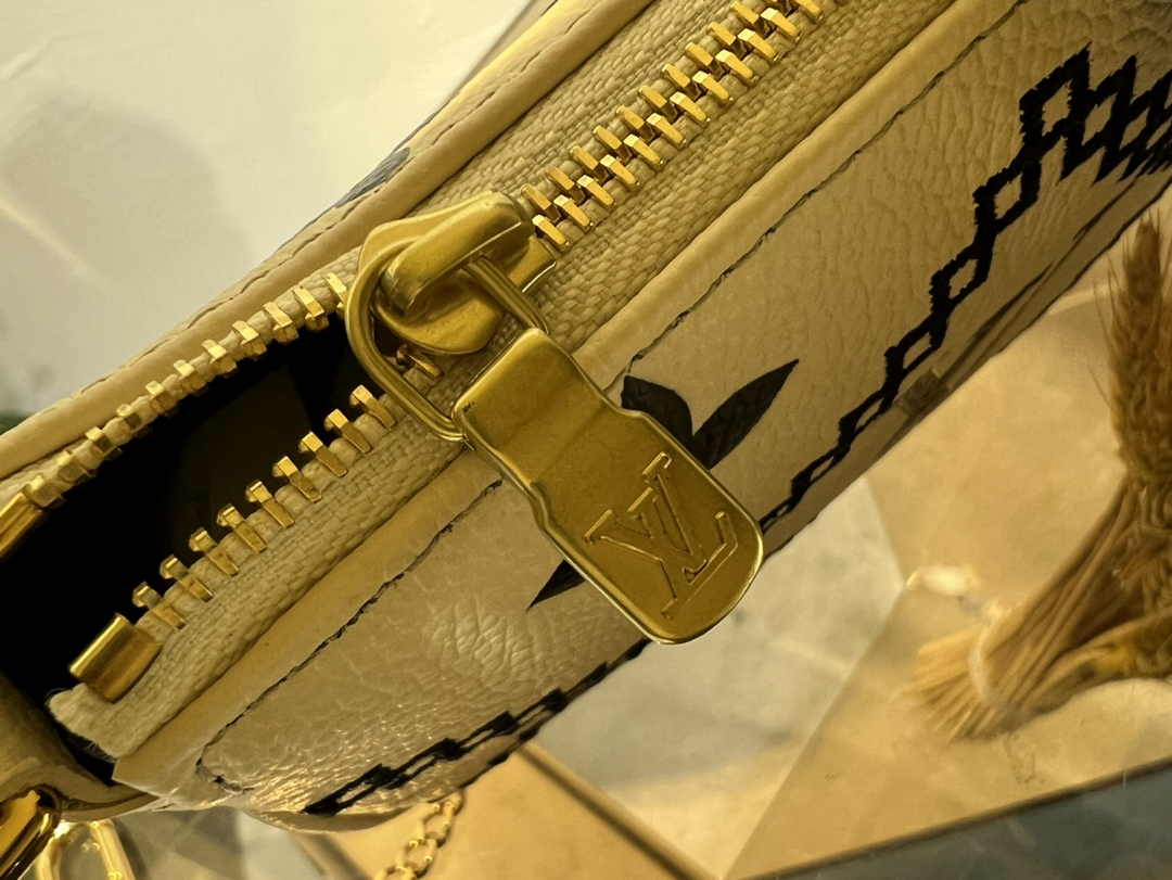 Louis Vuitton Mini Pochette Accessoires M81140 White Leather - Default Title - View 8