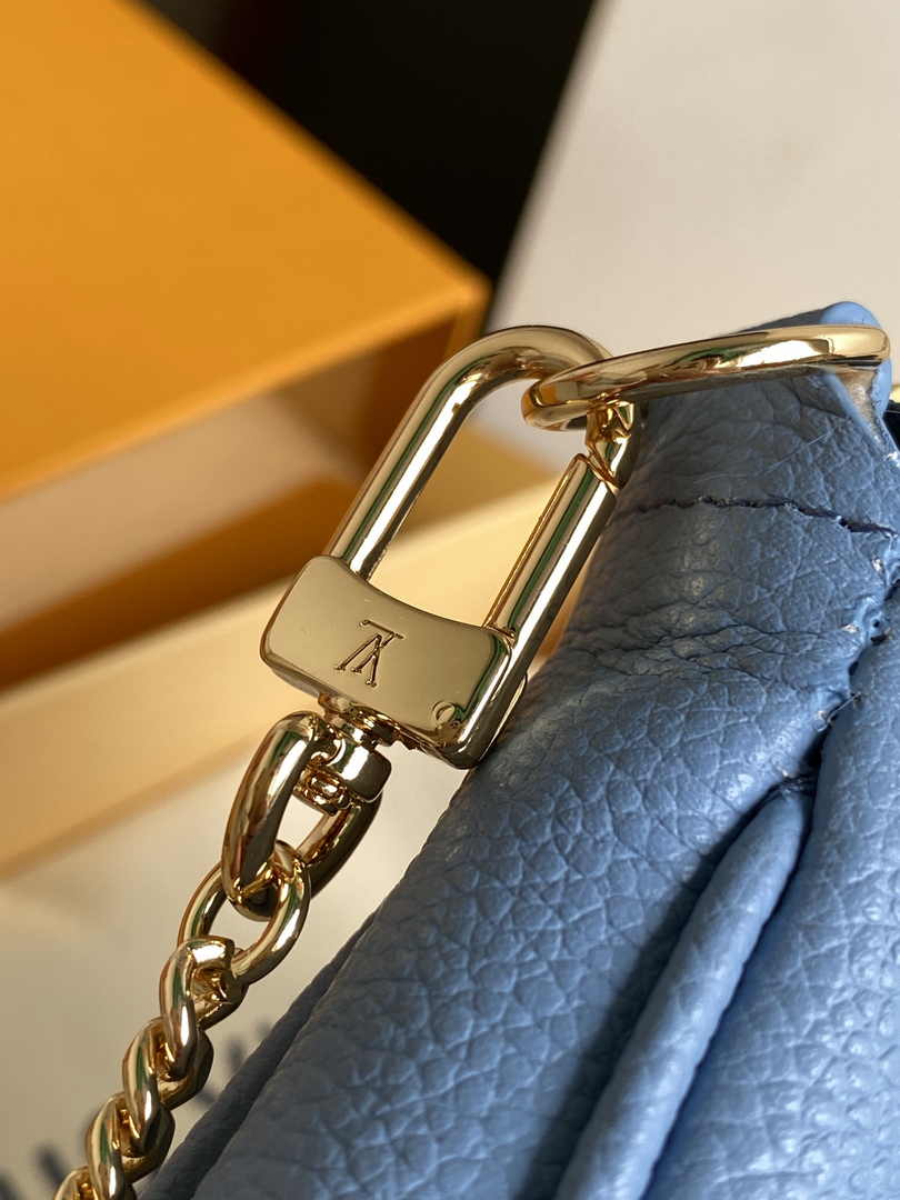 Louis Vuitton Mini Pochette Accessoires M80732 Blue Leather - Default Title - View 6