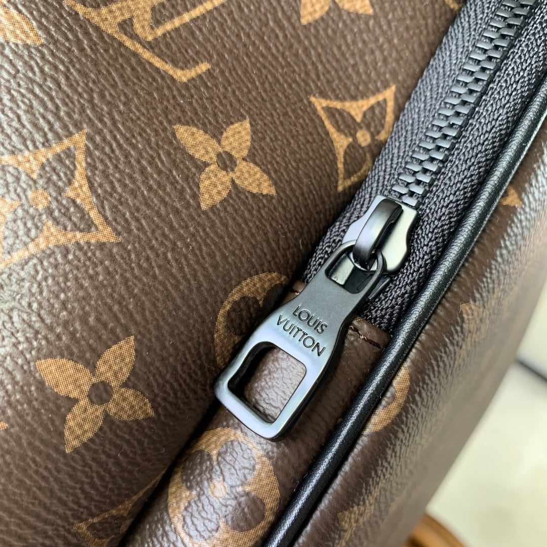 Louis Vuitton M46683 Montsouris Backpack Monogram Canvas