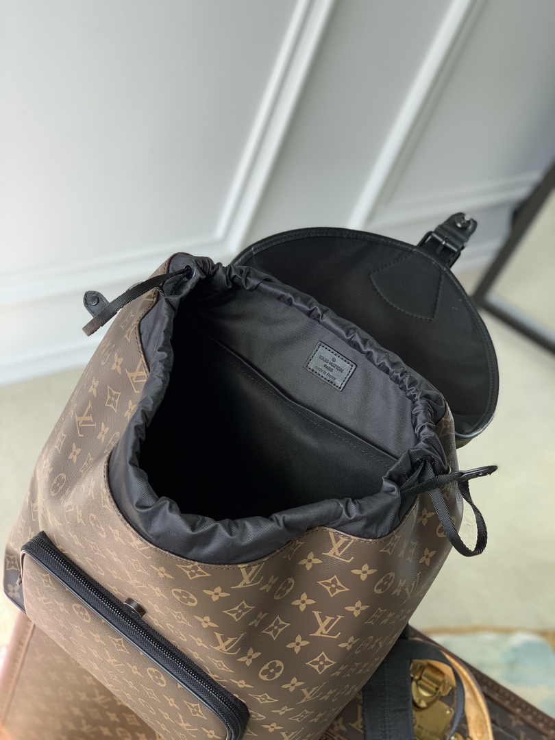 Louis Vuitton M46683 Montsouris Backpack Monogram Canvas