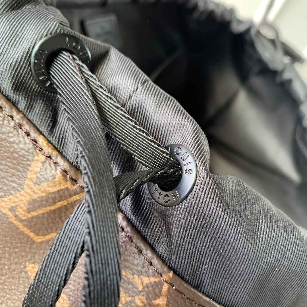 Louis Vuitton M46683 Montsouris Backpack Monogram Canvas
