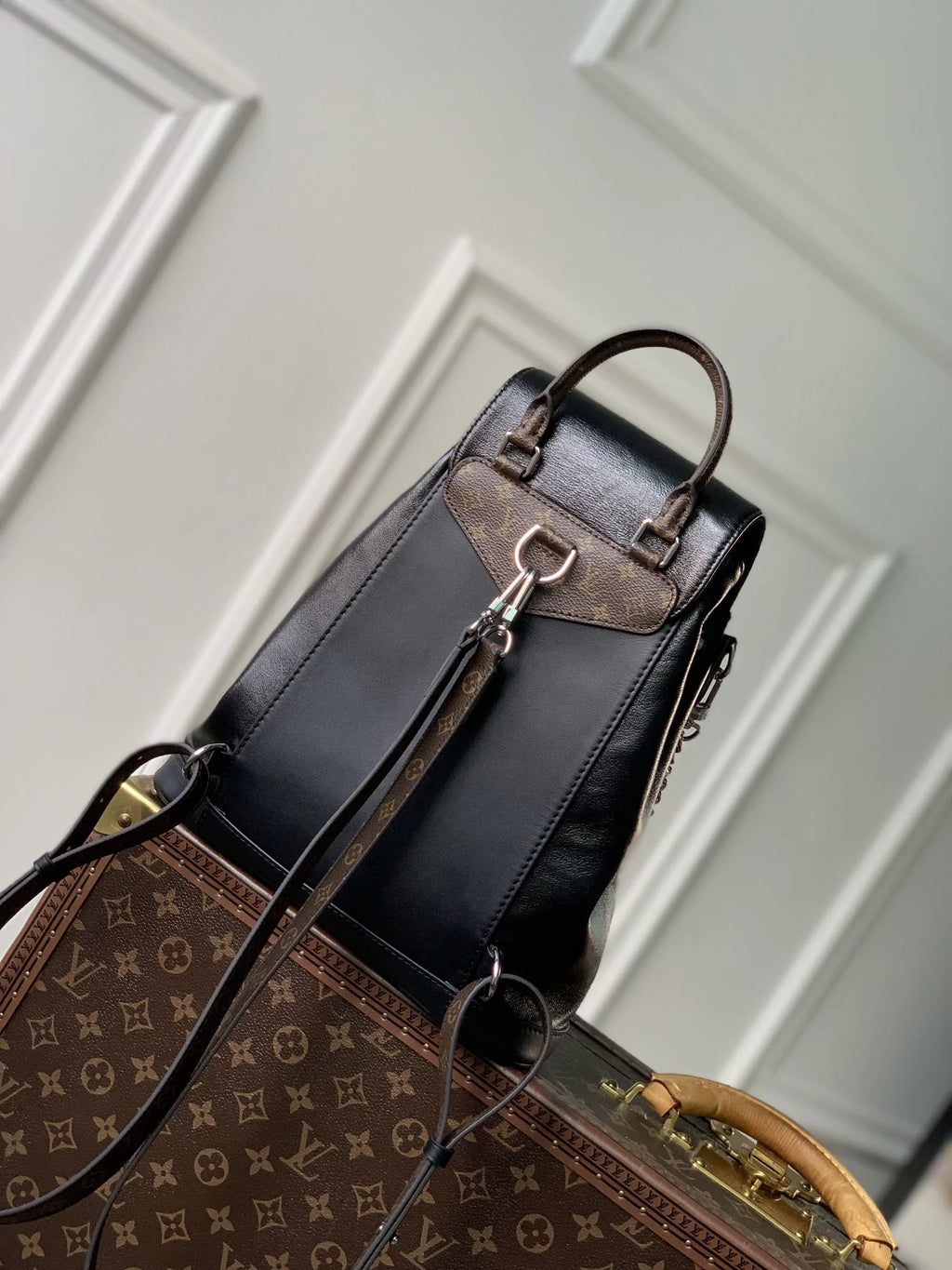 Louis Vuitton Montsouris Vibe PM Bag, M12587 Black Lambskin leather