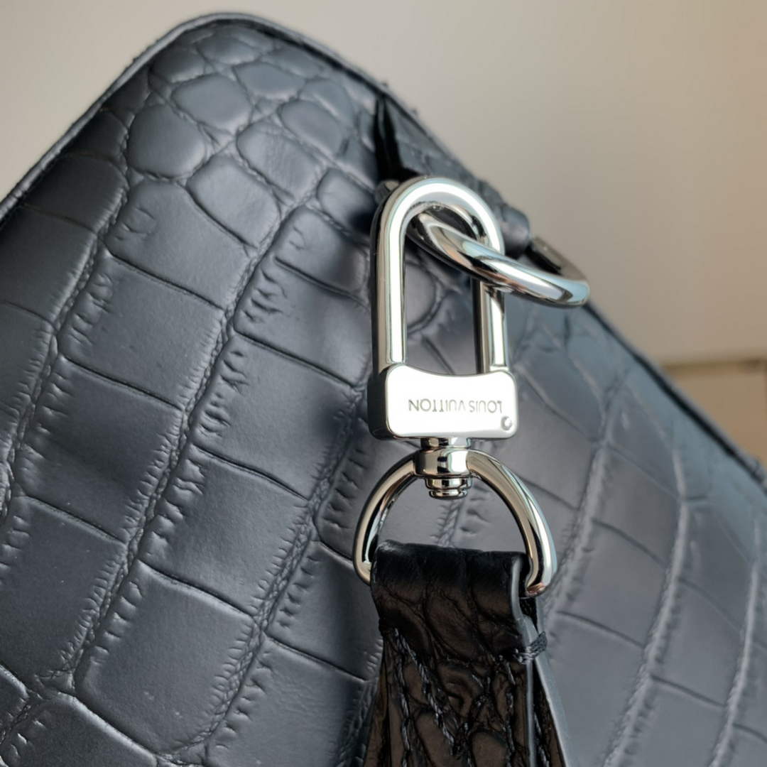 Louis Vuitton N41720 Avenue Sling Bag Damier Leather Black
