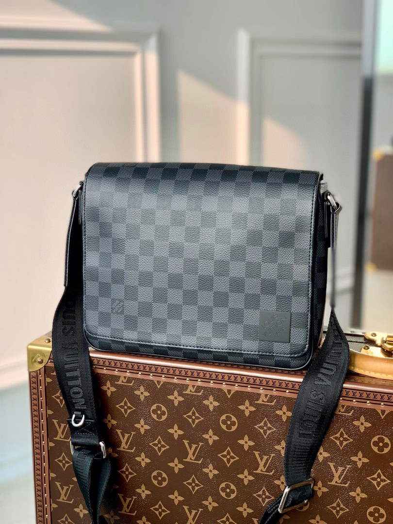 Louis Vuitton N42710 District PM Bag Damier Graphite Canvas