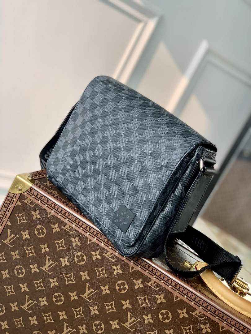 Louis Vuitton N42710 District PM Bag Damier Graphite Canvas