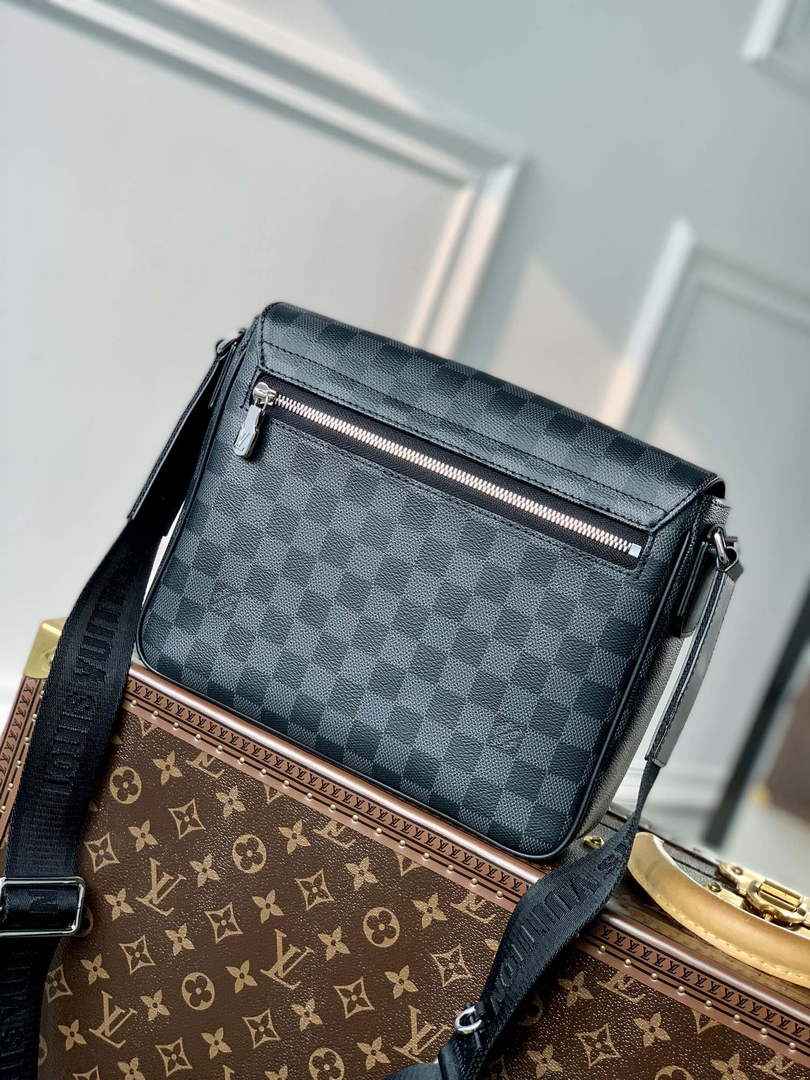 Louis Vuitton N42710 District PM Bag Damier Graphite Canvas