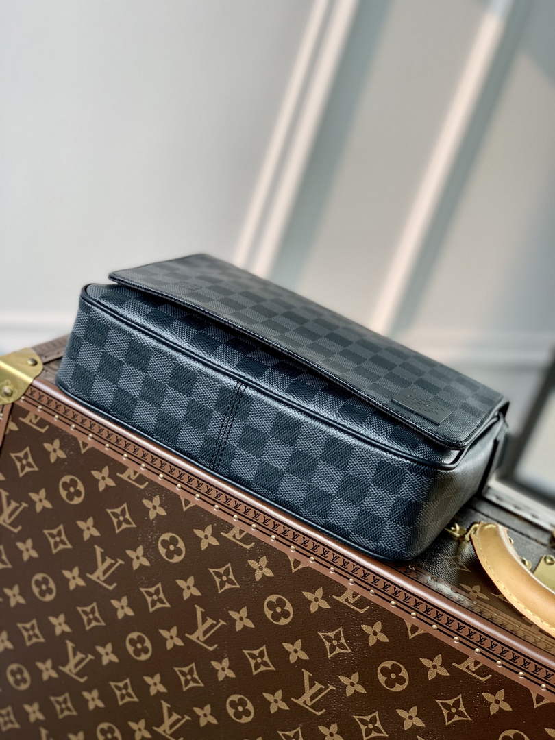 Louis Vuitton N42710 District PM Bag Damier Graphite Canvas