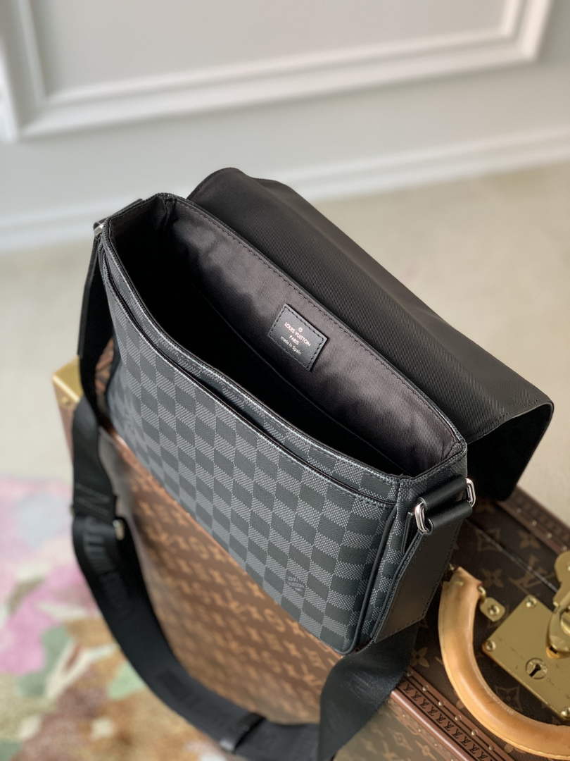 Louis Vuitton N42710 District PM Bag Damier Graphite Canvas