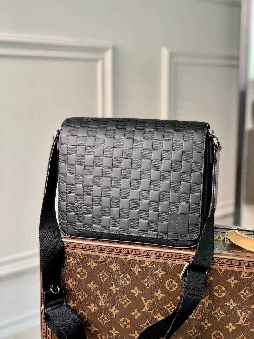 Louis Vuitton N42711 District PM Bag Damier Infini Leather