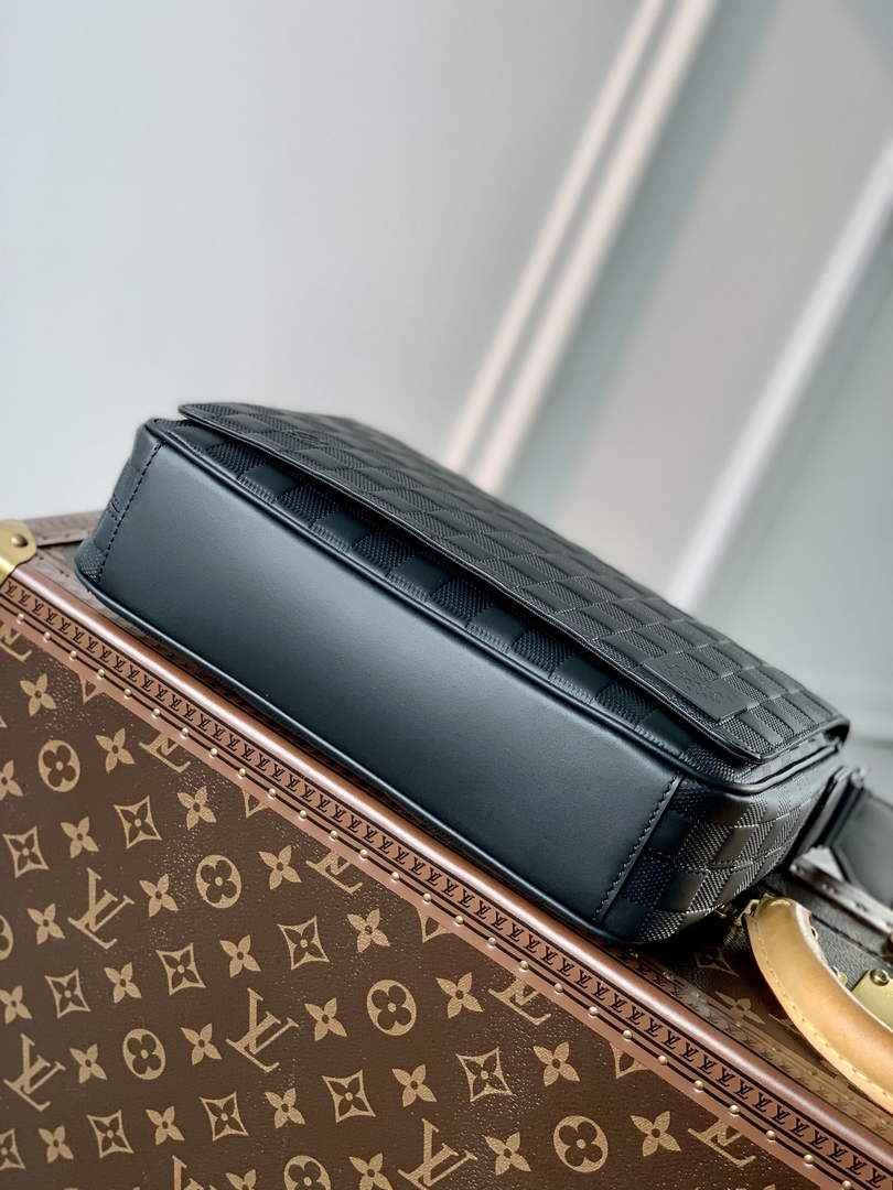 Louis Vuitton N42711 District PM Bag Damier Infini Leather