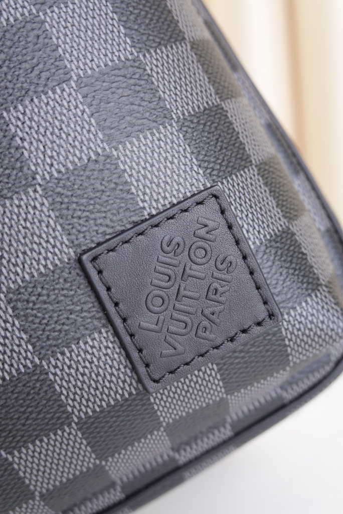 Louis Vuitton N45302 Avenue Slingbag Damier Graphite coated canvas