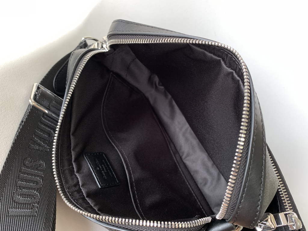 Louis Vuitton N58040 Trio Messenger Damier Graphite canvas