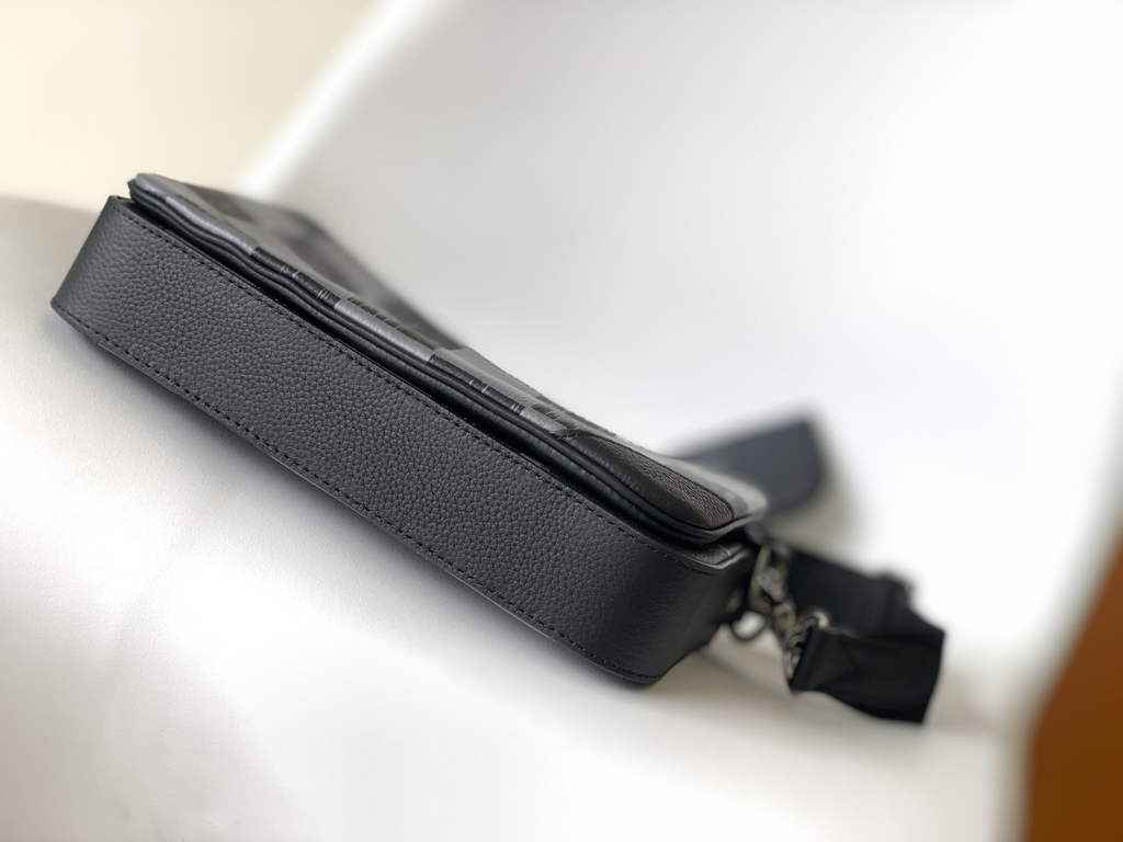 Louis Vuitton N80401 Trio Messenger Damier Graphite Canvas