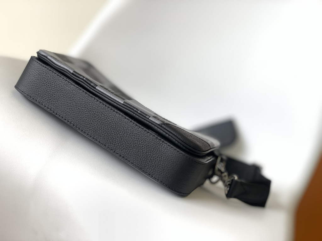 Louis Vuitton N80401 Trio Messenger Damier Graphite Canvas