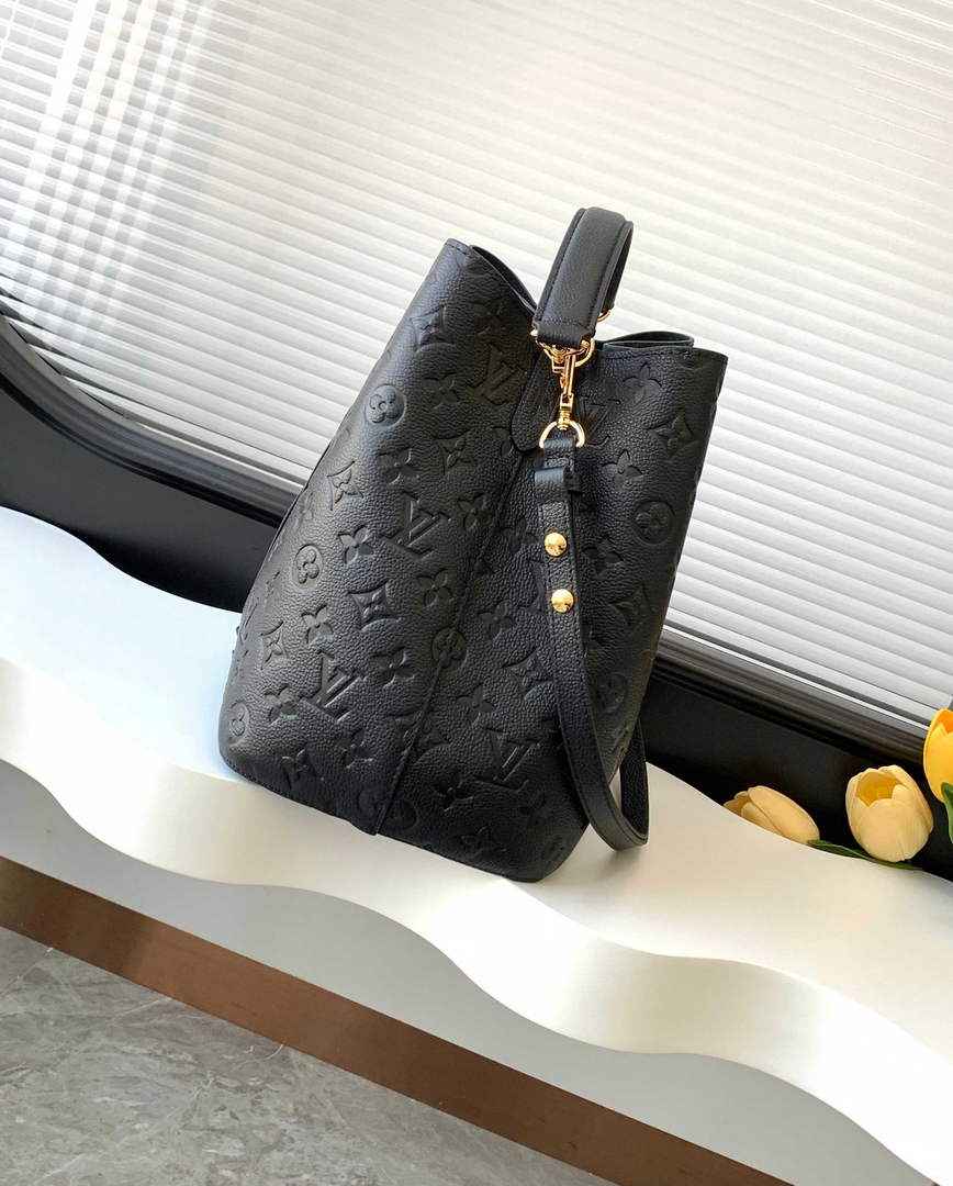 Louis Vuitton NéoNoé MM Bucket Bag Monogram Leather Black - M45256